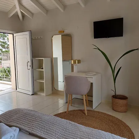Nikkos Apartment *