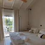 Nikkos 公寓 *
